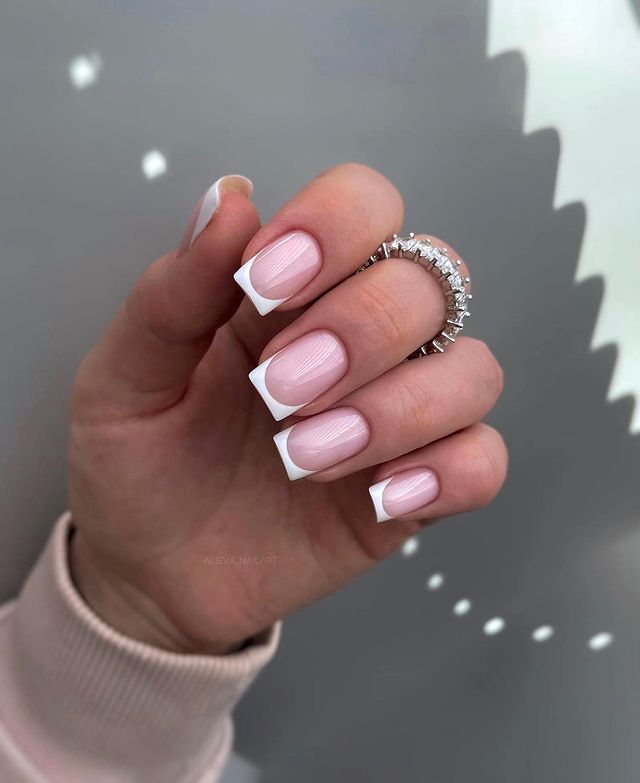 La French Manucure : Classique indémodable du printemps - ONGLES PRO
