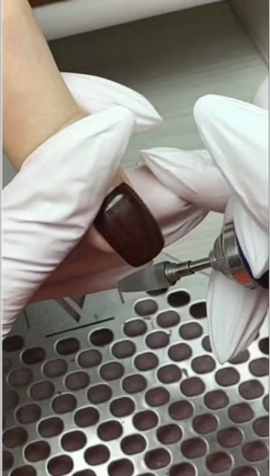 LA MANUCURE A LA LIME EST-ELLE COMPATIBLE AVEC LES ONGLES EN GEL ?