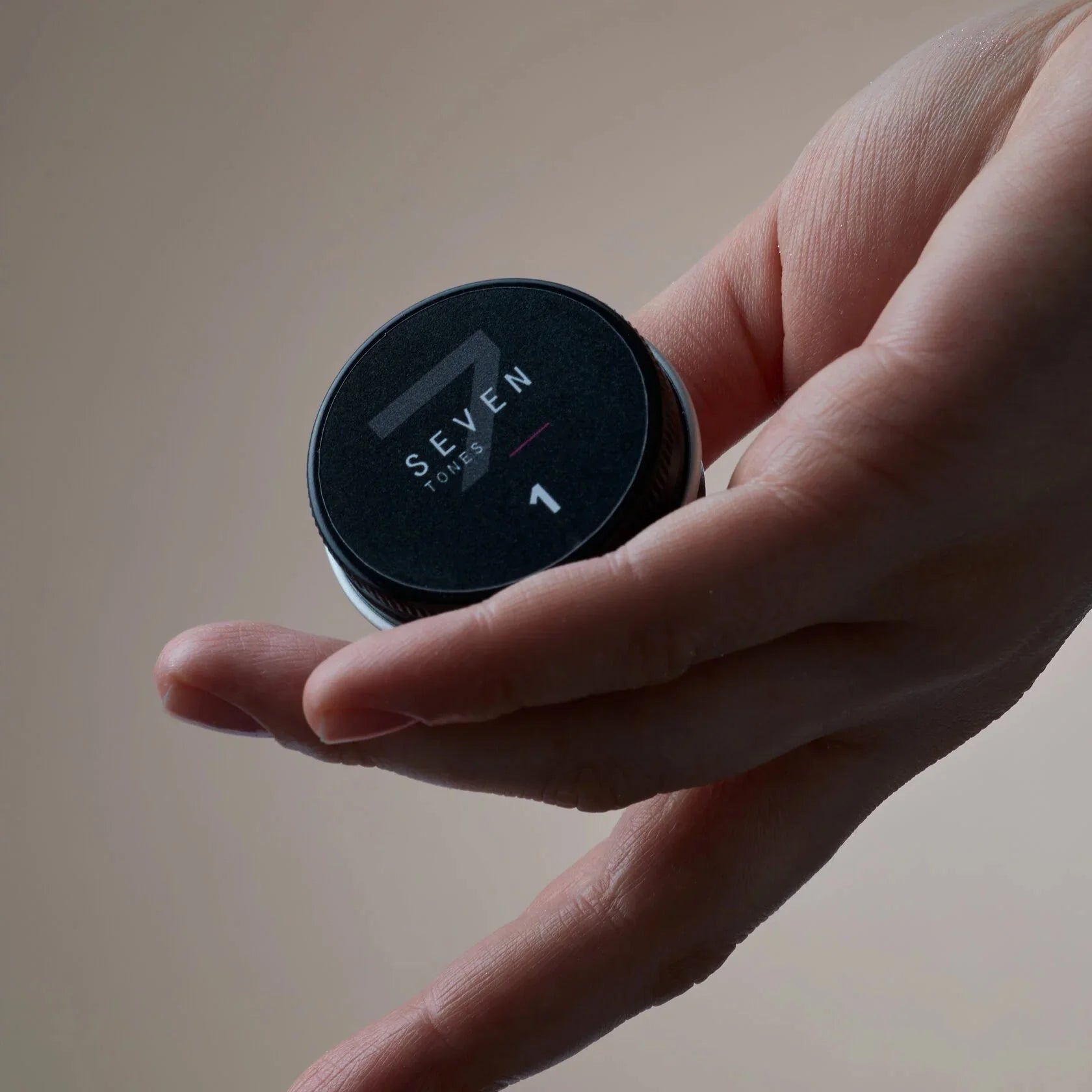 Pâte minérale Seven Tones, étape 1 de la manucure japonaise - Ongles Pro